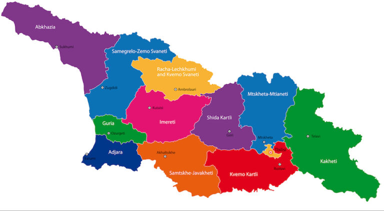 خريطة توضح التقسيمات الإدارية في جورجيا بألوان مختلفة