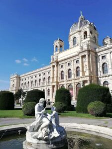 ساحة متاحف فيينا MuseumsQuartier – تجمع ثقافي فني شهير في قلب العاصمة