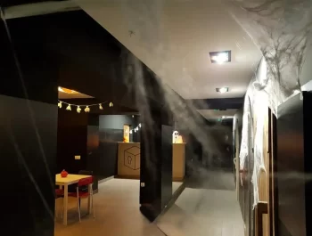 عائلة داخل غرفة هروب في زاكوباني