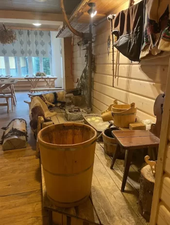 عرض تقليدي لصناعة الجبن في زاكوباني