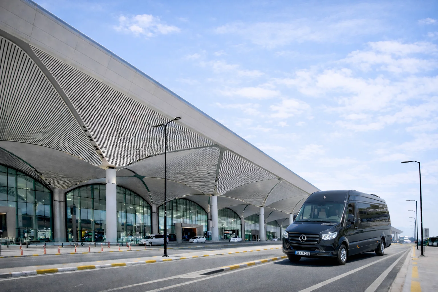 سيارة نقل خاص أمام مطار إسطنبول الدولي ضمن خيارات مواصلات المطار