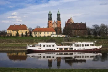 جزيرة Ostrów Tumski وكاتدرائية بوزنان على نهر Warta من أشهر مدن بولندا السياحية