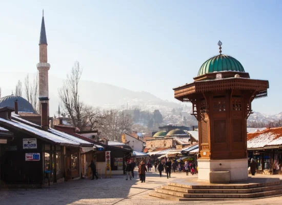 سوق باشارشيا ونافورة سبيل في سراييفو عاصمة البوسنة