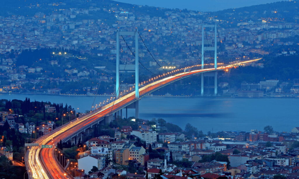 جسر البوسفور في إسطنبول ضمن دليل السياحة في تركيا 2026