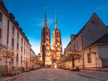 كاتدرائية فروتسواف في منطقة Ostrów Tumski من أهم المدن السياحية في بولندا