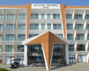 الواجهة الرئيسية لفندق Arena Grand Hotel في مدينة قوبا بأذربيجان