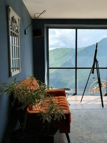 إطلالة جبلية من Monte Hotel في غوداوري خلال الصيف