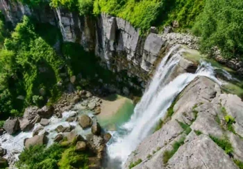 شلال أوكاتسي الكبير Kinchkha Waterfall بالقرب من كوتايسي في جورجيا